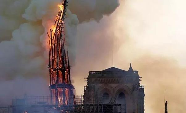 Notre-Dame Katedrali'nde çanlar 5 yıl sonra ilk kez çaldı