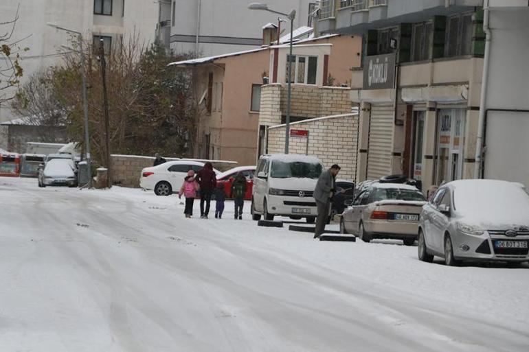 Van'ın Bahçesaray ile Bitlis merkez ve 4 ilçesinde eğitime kar engeli