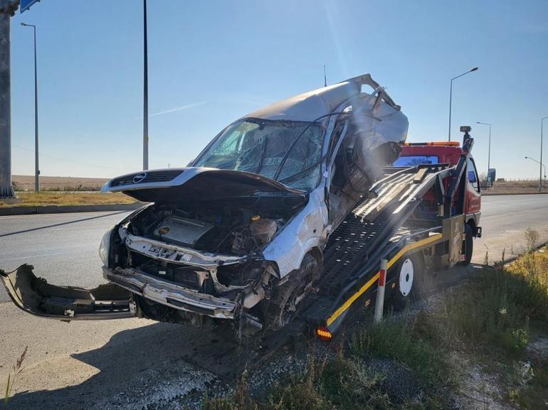 Hasta taşıyan ambulansla otomobil çarpıştı: 3'ü sağlık çalışanı, 7 yaralı