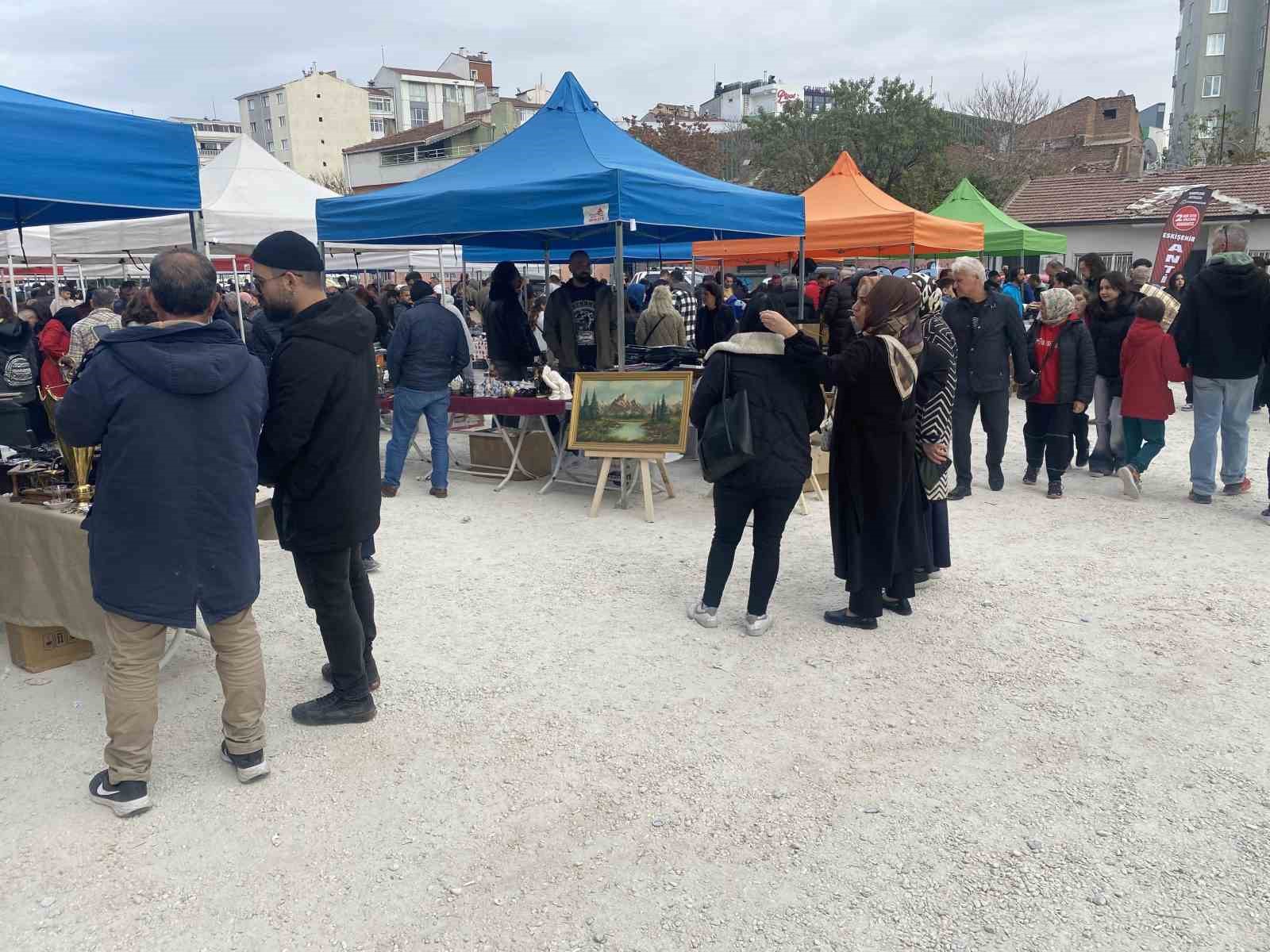 Antika ürünler alırken replikalara aldanmamak için uzmanına danışmak önemli