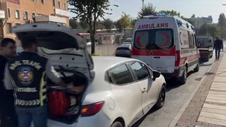 Küçükçekmece'de otomobilden yol isteyen ambulans kamyonet çıktı