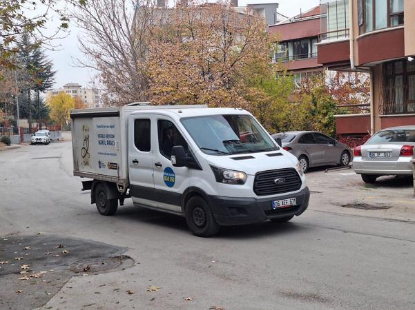 Yürüyüşe çıkan profesör, köpeklerin saldırısında yaralandı