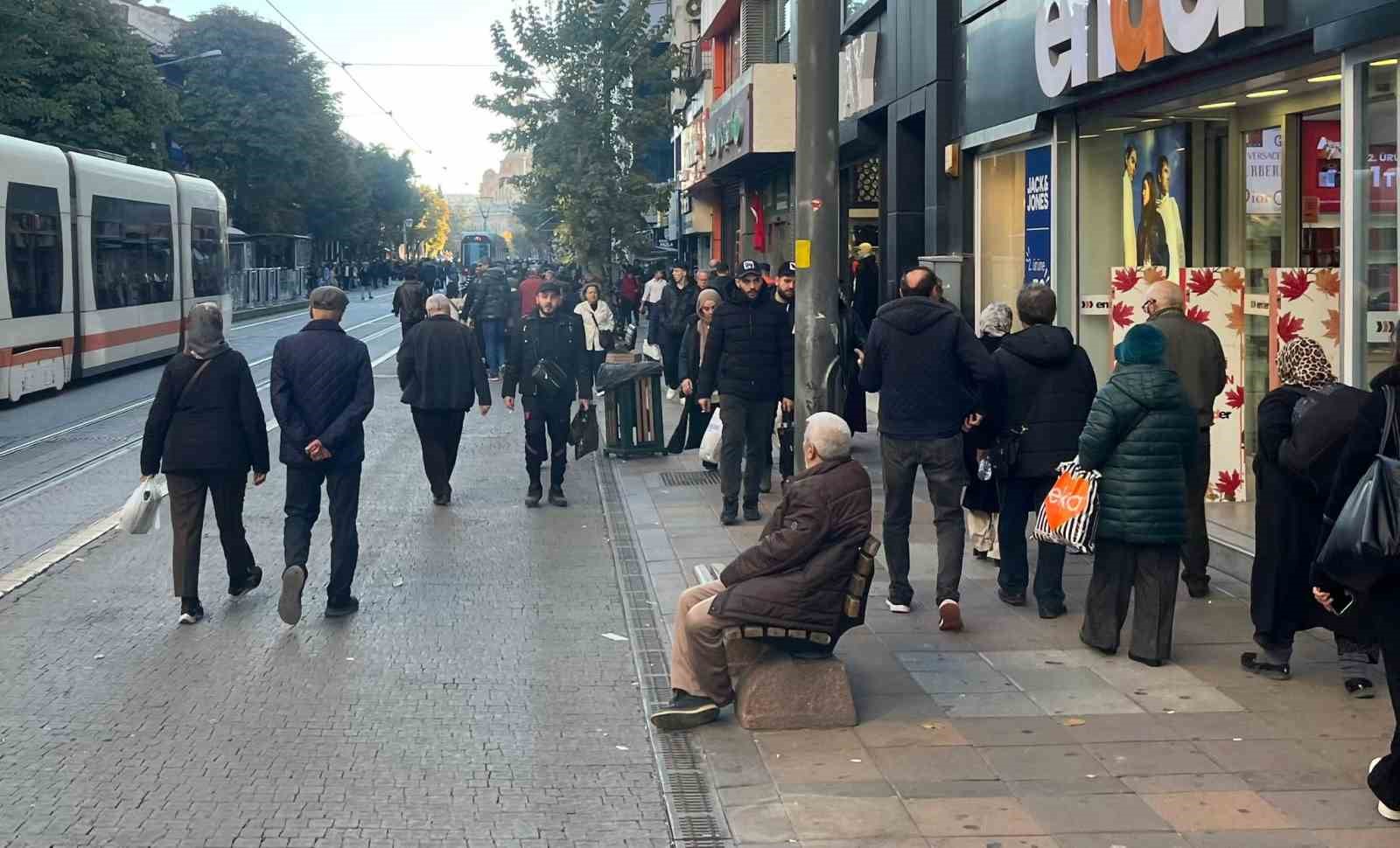 Eskişehirliler bugün sıcak havanın keyfini çıkarttı