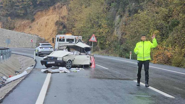 Kazada hurdaya dönen otomobilin sürücüsü hafif yaralandı