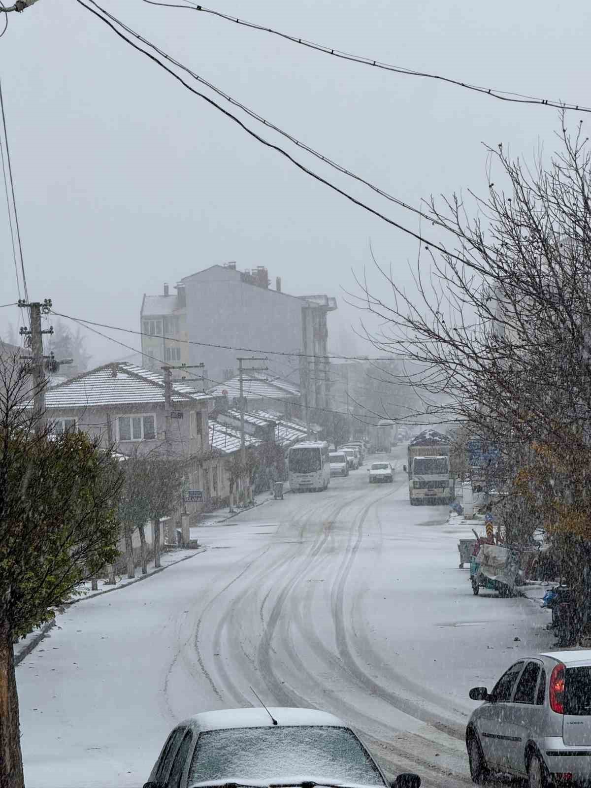 Eskişehir’de kış mevsiminin ilk kar yağışı başladı