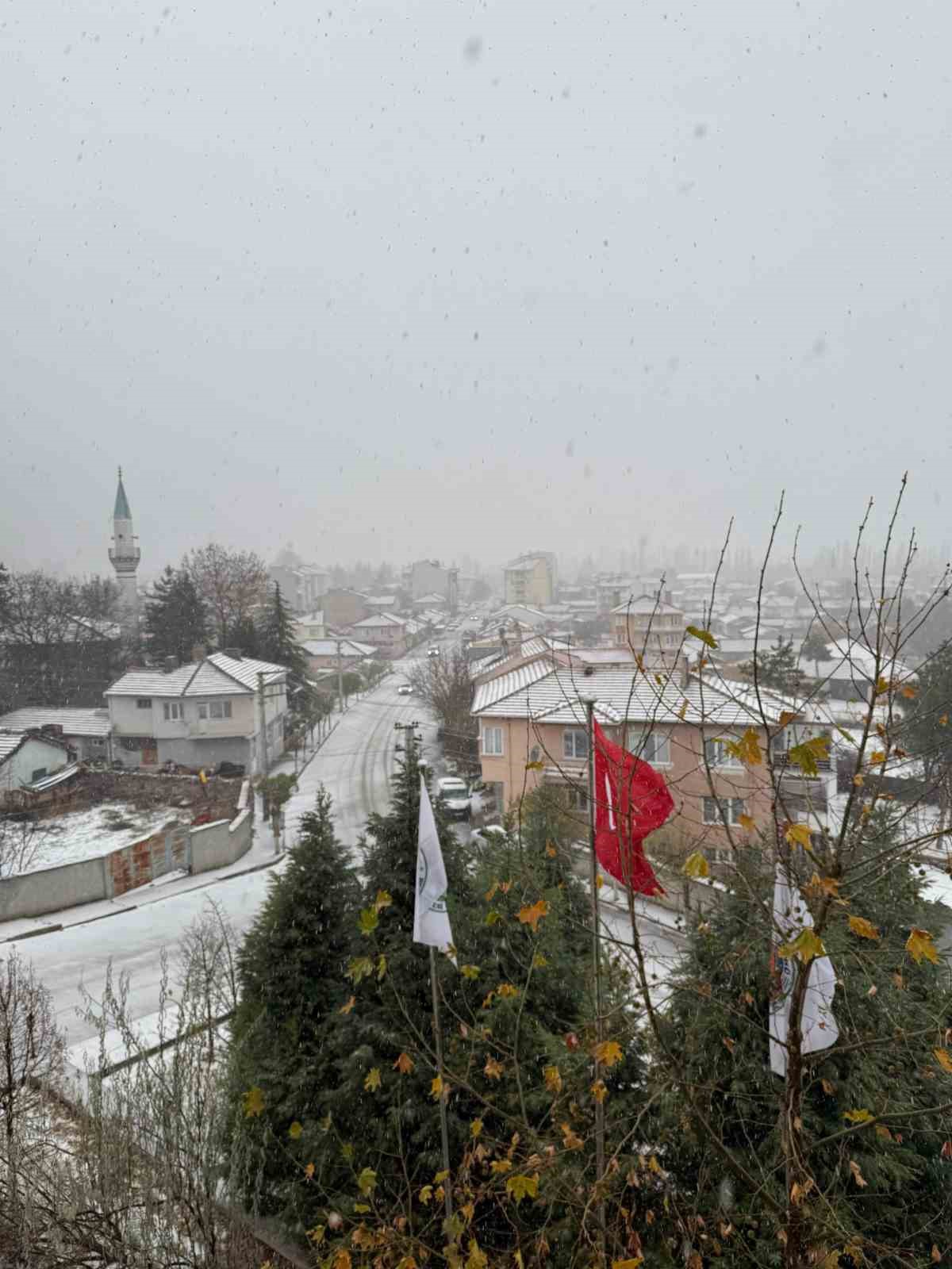 Eskişehir’de kış mevsiminin ilk kar yağışı başladı