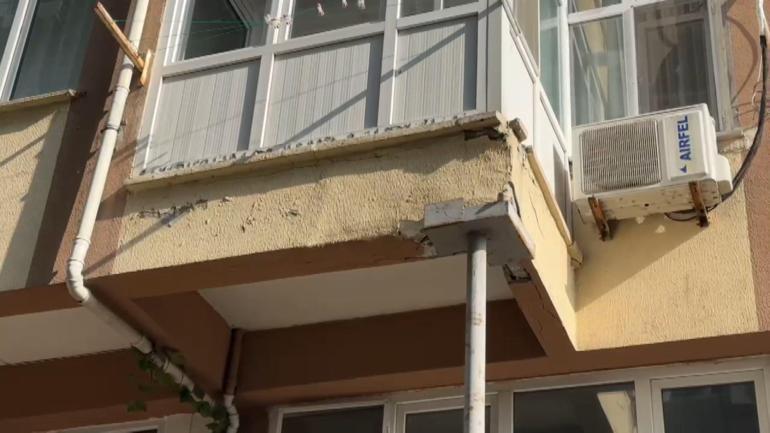 Güngören'de 54 yıllık binaya kaçak balkon yapıp metal boruyla desteklediler