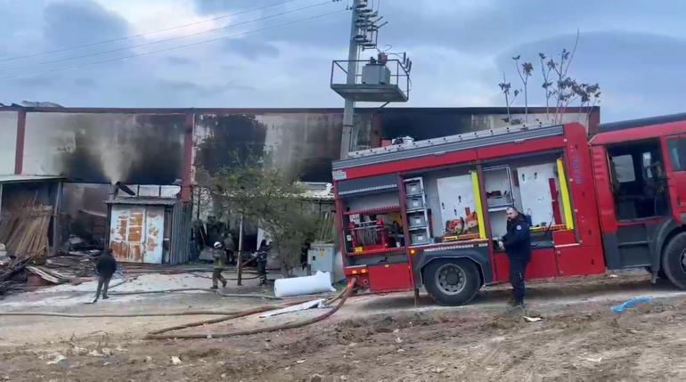 Bursa'da mobilya fabrikasında yangının yol açtığı zarar, gün ağarınca ortaya çıktı