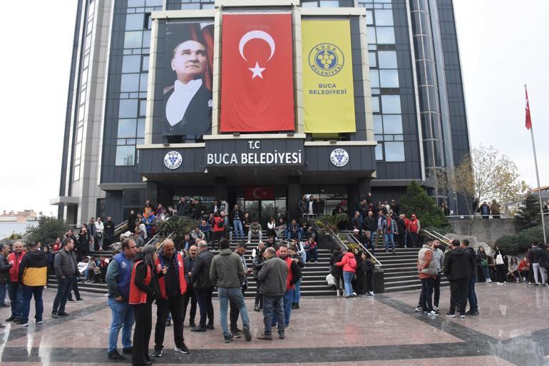 Buca'da grevin ikinci gününde sokaklarda çöp yığınları oluştu