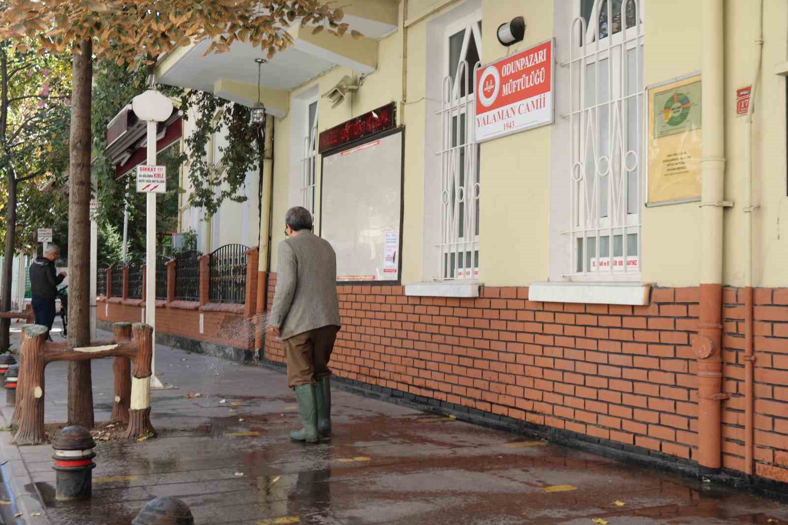 Gerçek zenginliği camide buldu