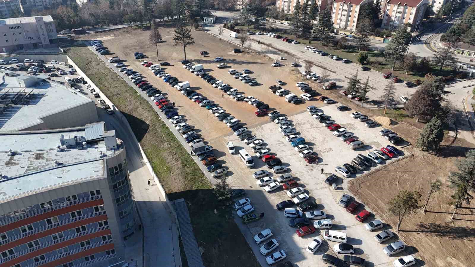 Vali Aksoy Yunus Emre Devlet Hastanesi’nin yeni otoparkını inceledi