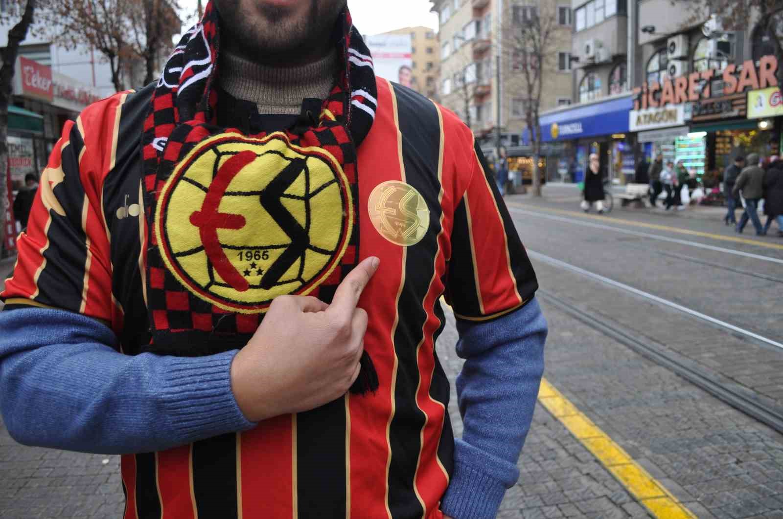 Eskişehirspor’un kritik maçını izlemek için İzmir’den geldi