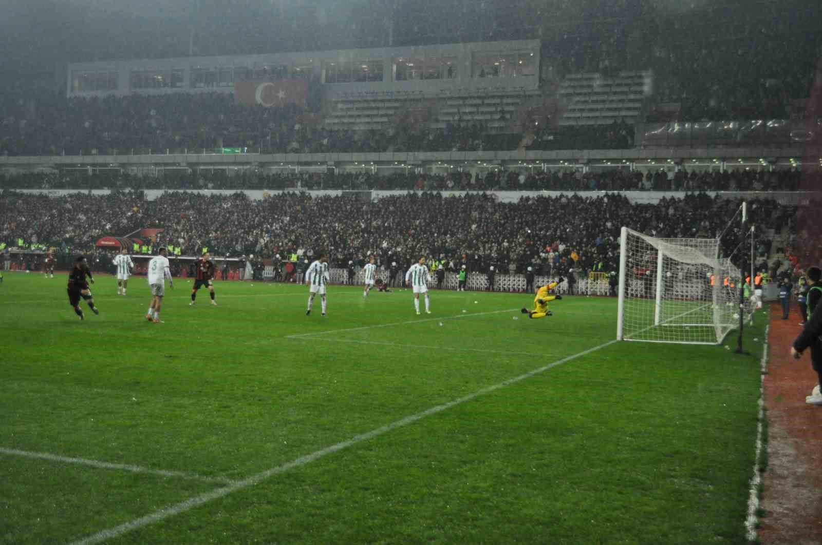 Taraftarıyla rekor kıran Eskişehirspor, liderlik koltuğuna oturdu