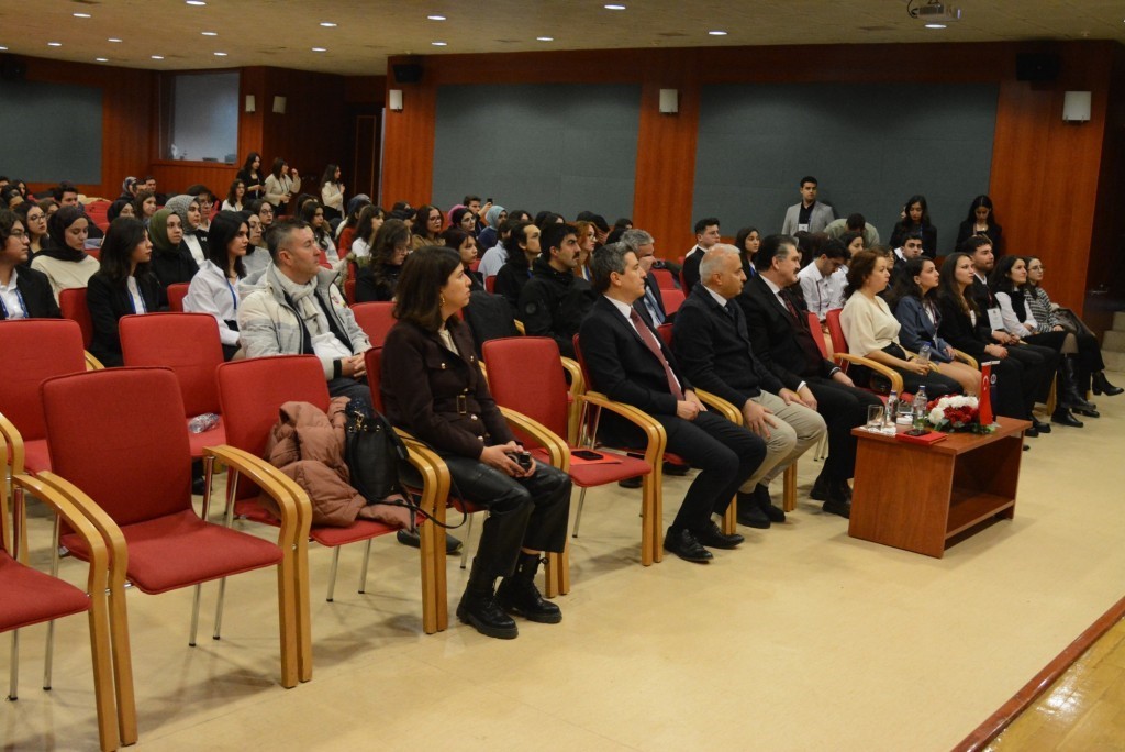 “Hukukta Kariyer Zirvesi” konferansı