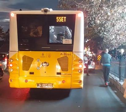 Beşiktaş'ta otobüs şoförü yolcuya sinirlenip indi; polis ikna etmeye çalıştı