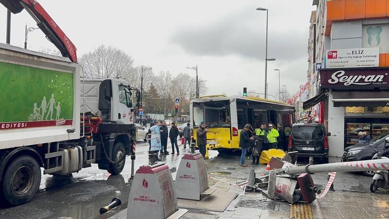 Fatih'te İETT otobüsü 4 araca çarpıp, kaldırıma çıktı