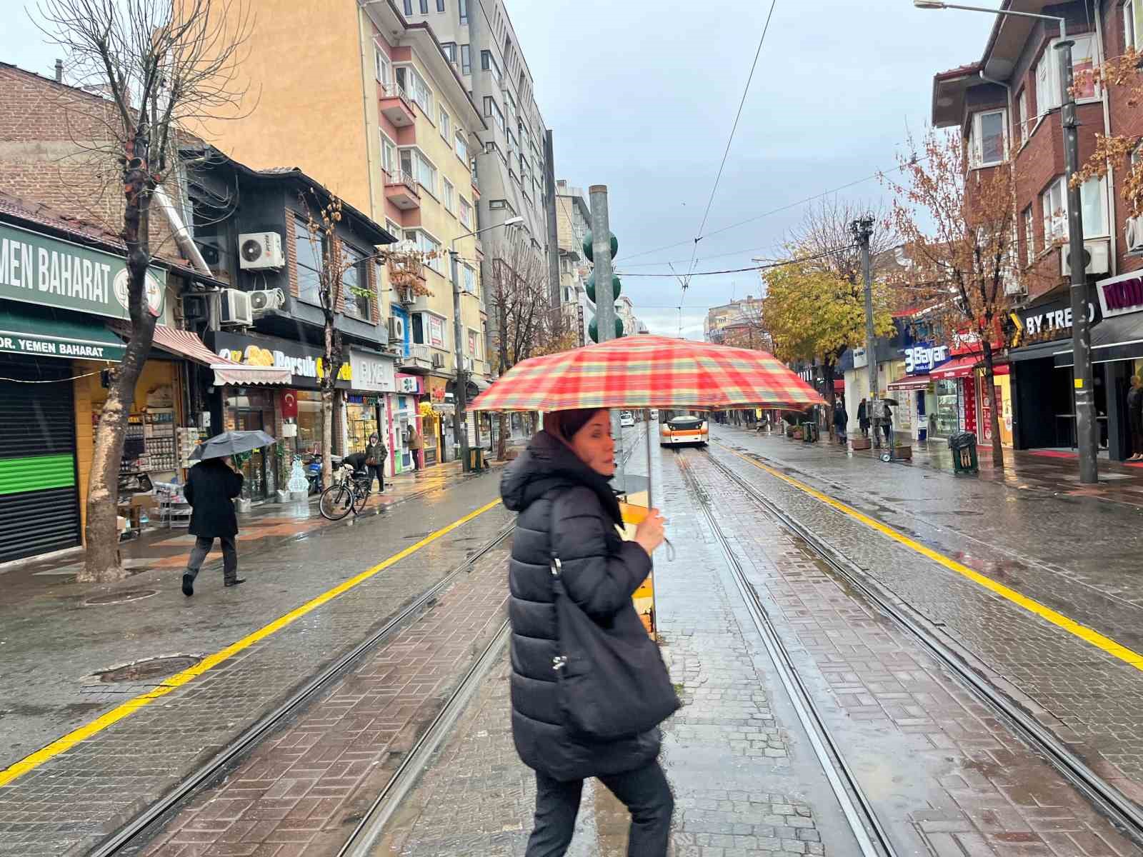 Eskişehir güne yağmurlu başladı