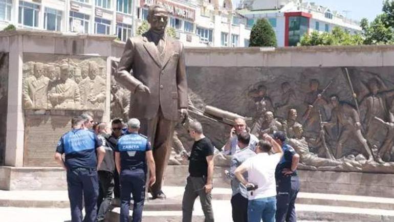 Atatürk Anıtı'na baltayla saldıran dayı ile yeğenin hapis cezası onandı