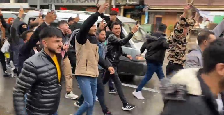 İzmir'de yaşayan Suriyeliler kutlama yaptı