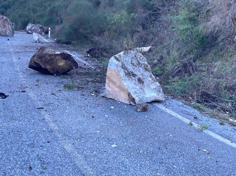 Aydın'da heyelan; Köşk-Ödemiş kara yolu çift yönlü trafiğe kapandı