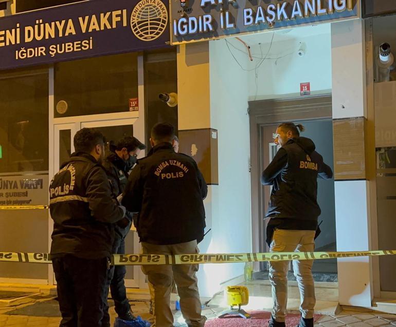 Iğdır'da AK Parti İl Başkanlığı binasına molotoflu saldırı; o anlar kamerada