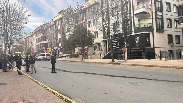 Beylikdüzü'nde kaldırımda el bombası bulundu