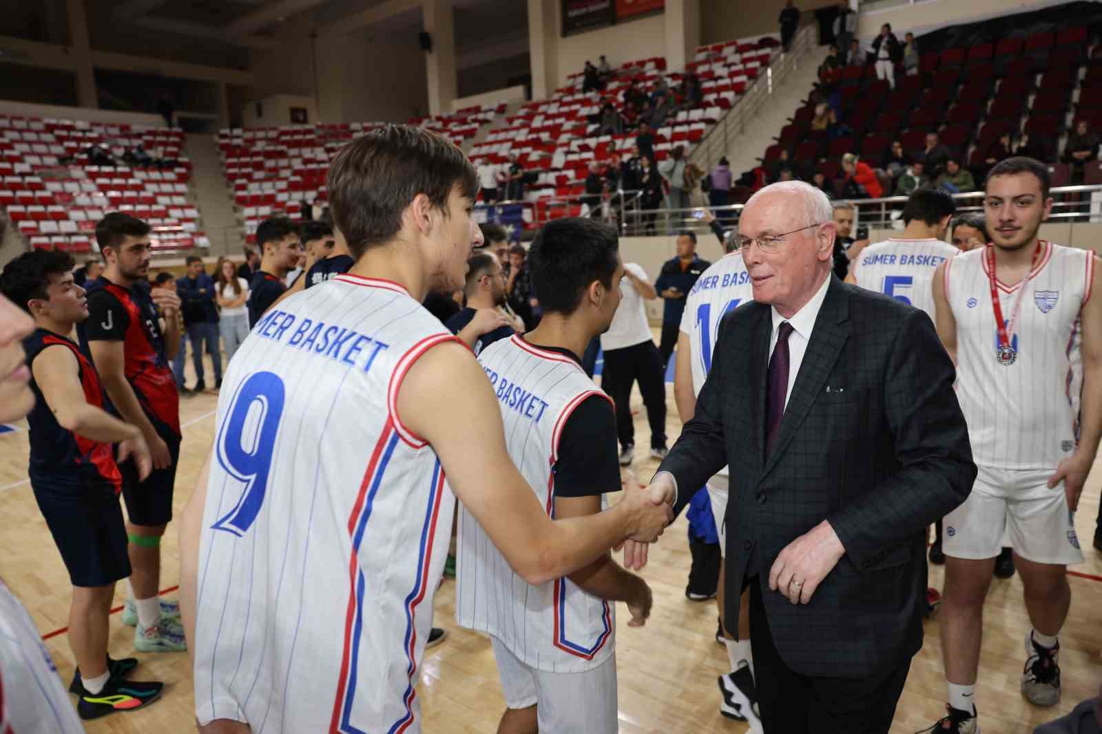 Başkan Kurt’a Basketbol Ligi şampiyonluk maçında büyük ilgi