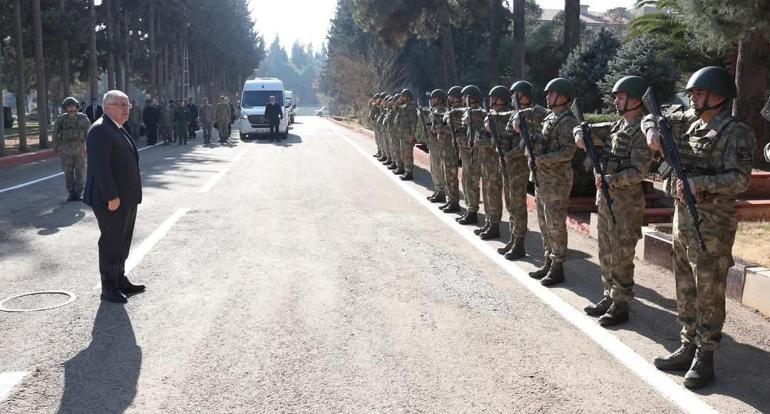 Bakan Güler, 2’nci Zırhlı Tugay Komutanlığını ziyaret etti