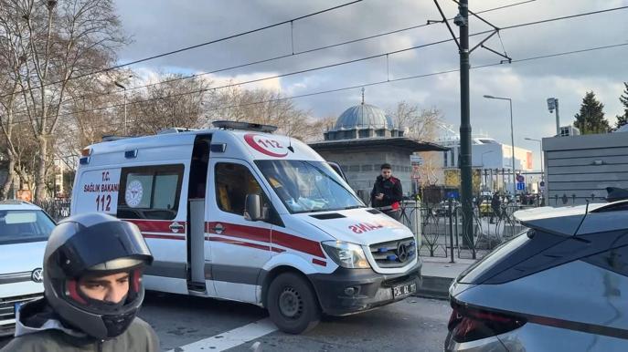 Beyoğlu'nda tramvayın altında kaldı