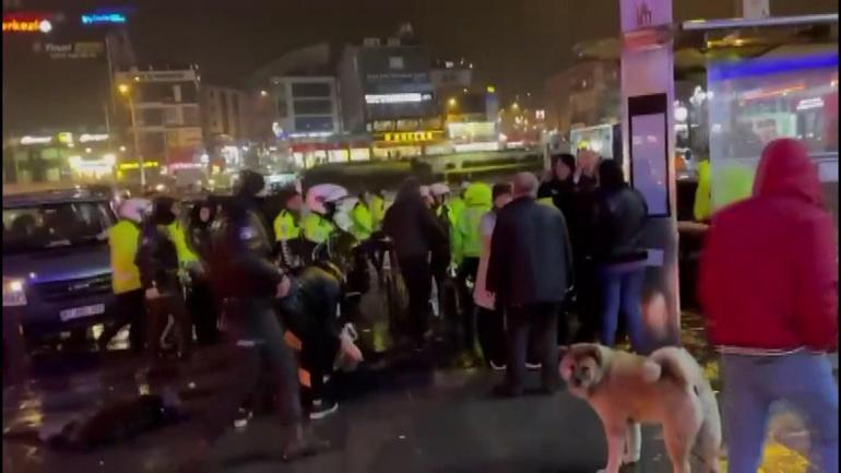 Çekmeköy'de polis otosuna çarpan sürücünün yakınları polise saldırdı; 4 polis yaralandı