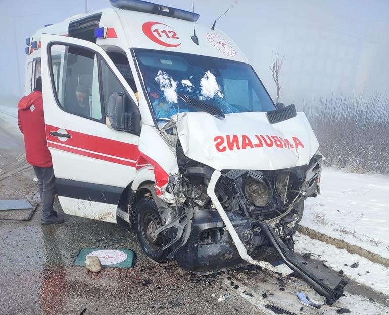 Kazada yaralanan acil tıp teknisyeni Elanur, yaralı paramedik eşi ve meslektaşlarına yardıma gidiyormuş