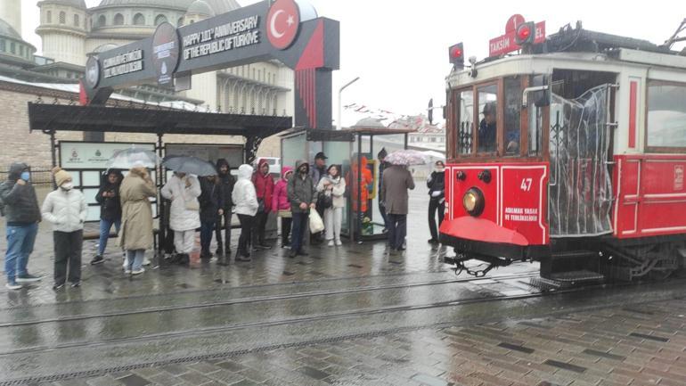 İstanbul’da soğuk ve yağışlı hava etkili oluyor