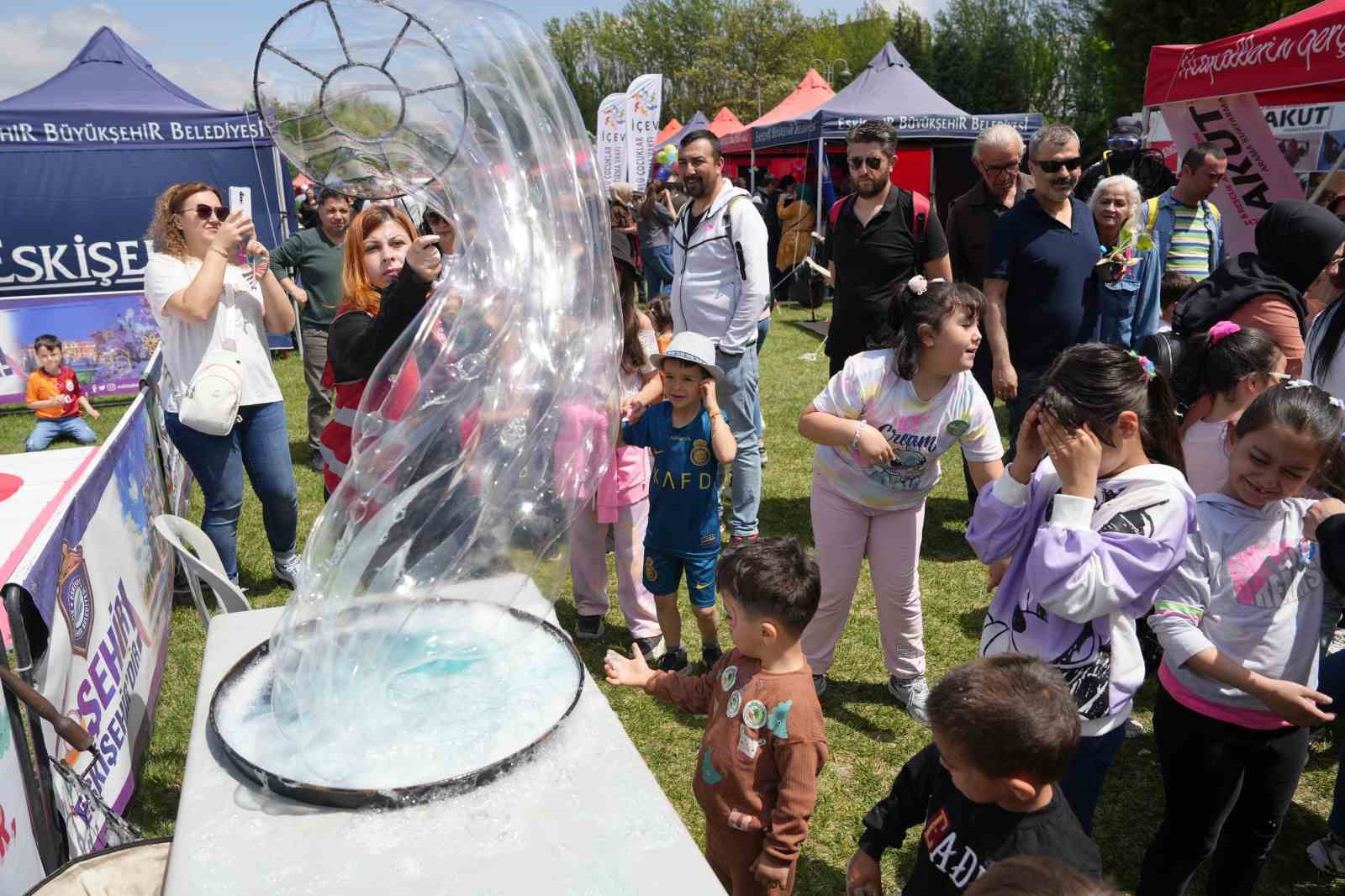 On binlerce çocuk Büyükşehir Belediyesi’nin etkinliklerinde buluştu