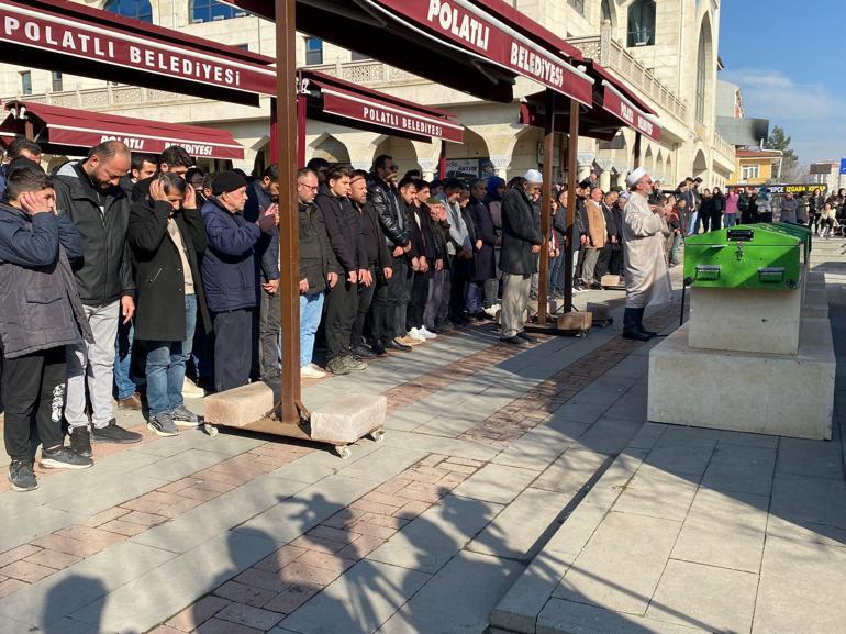 Kanalizasyon kazısındaki göçükte ölen 2 işçi toprağa verildi