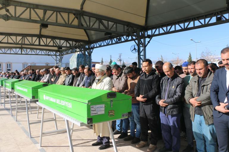 Adıyaman'daki kazada ölen 5 kişi toprağa verildi