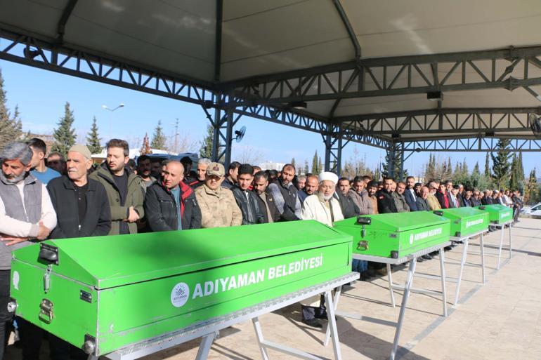 Adıyaman'daki kazada ölen 5 kişi toprağa verildi