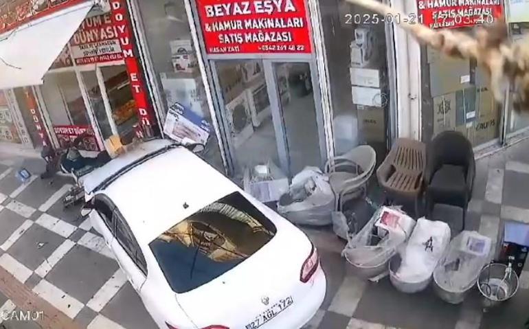 Baba ve oğlunun yaralandığı kaza kamerada