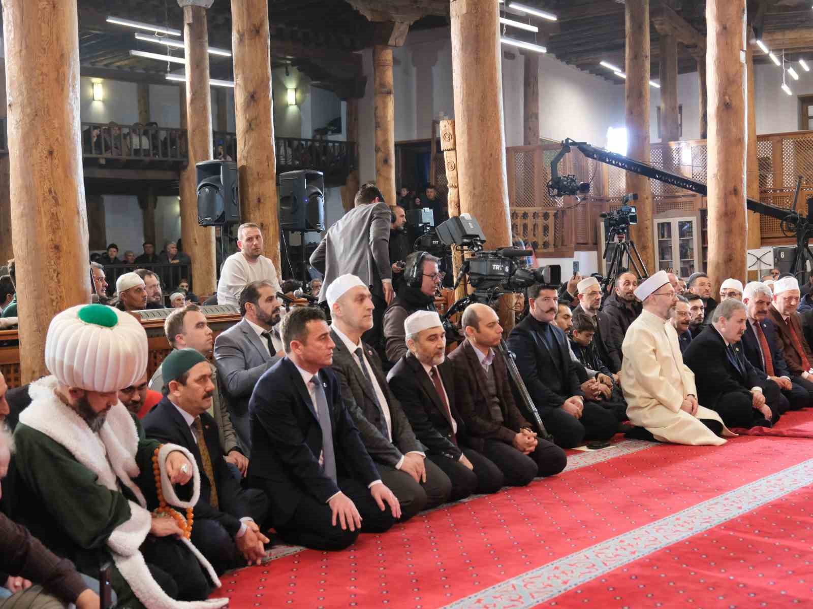 Tarihi Ulu Camii’de Regaip Kandili özel programı ile tarihi bir gün yaşandı