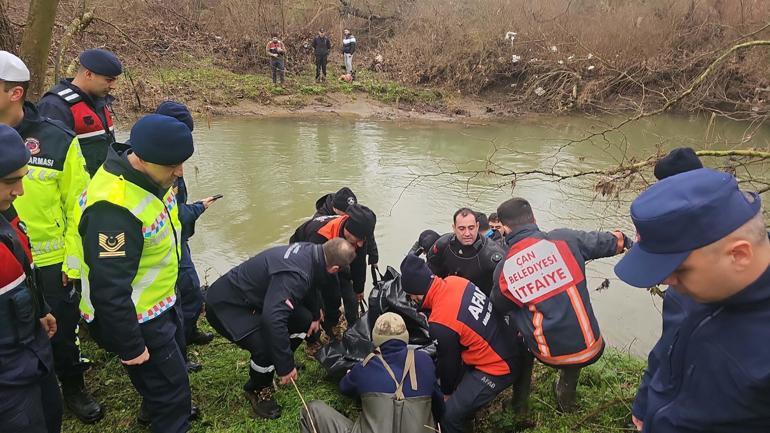 Çaya uçan otomobilde ölen Ali Kaan’ın cenazesi, ailesi tarafından teslim alındı