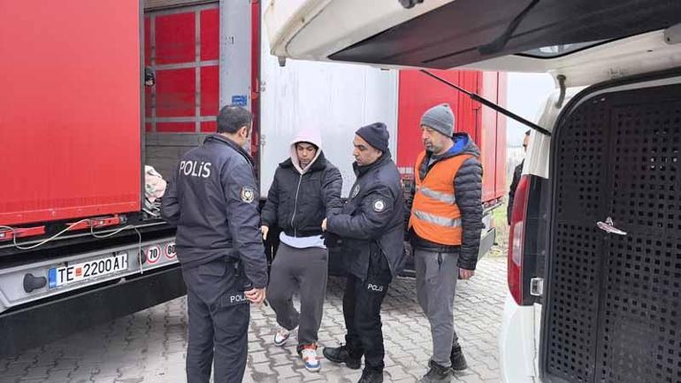 İran uyruklu 3 kaçak göçmen, TIR'ın dorsesindeki suntaların arasında yakalandı