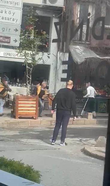 Cihangir’de kılıç ve sandalyeli kavga kamerada