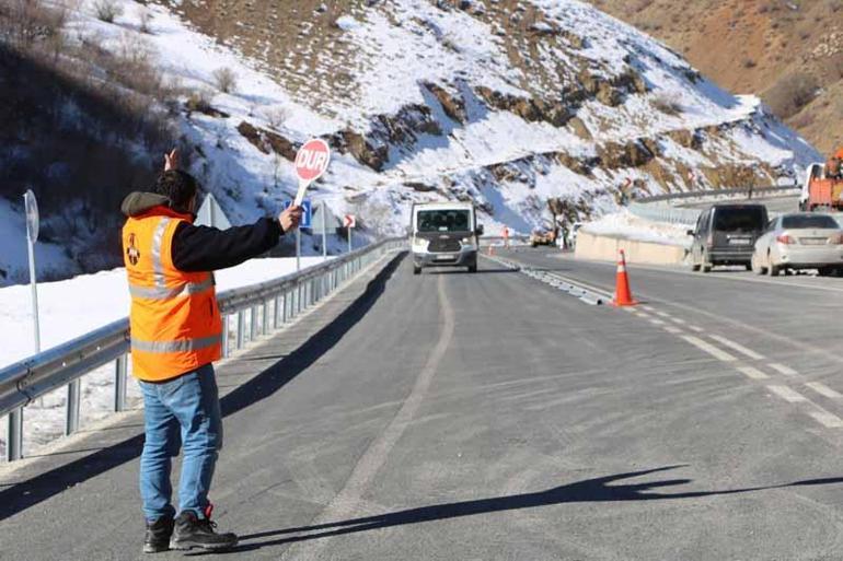 Yüksekova'da 3 bin 965 metrelik Yeni Köprü Tüneli, araç trafiğine açıldı