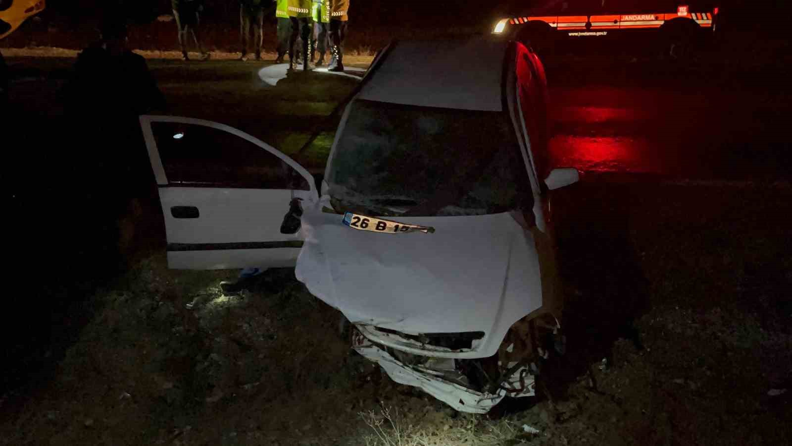 Eskişehir’de iki araç kafa kafaya çarpıştı: 1 ölü, 5 yaralı