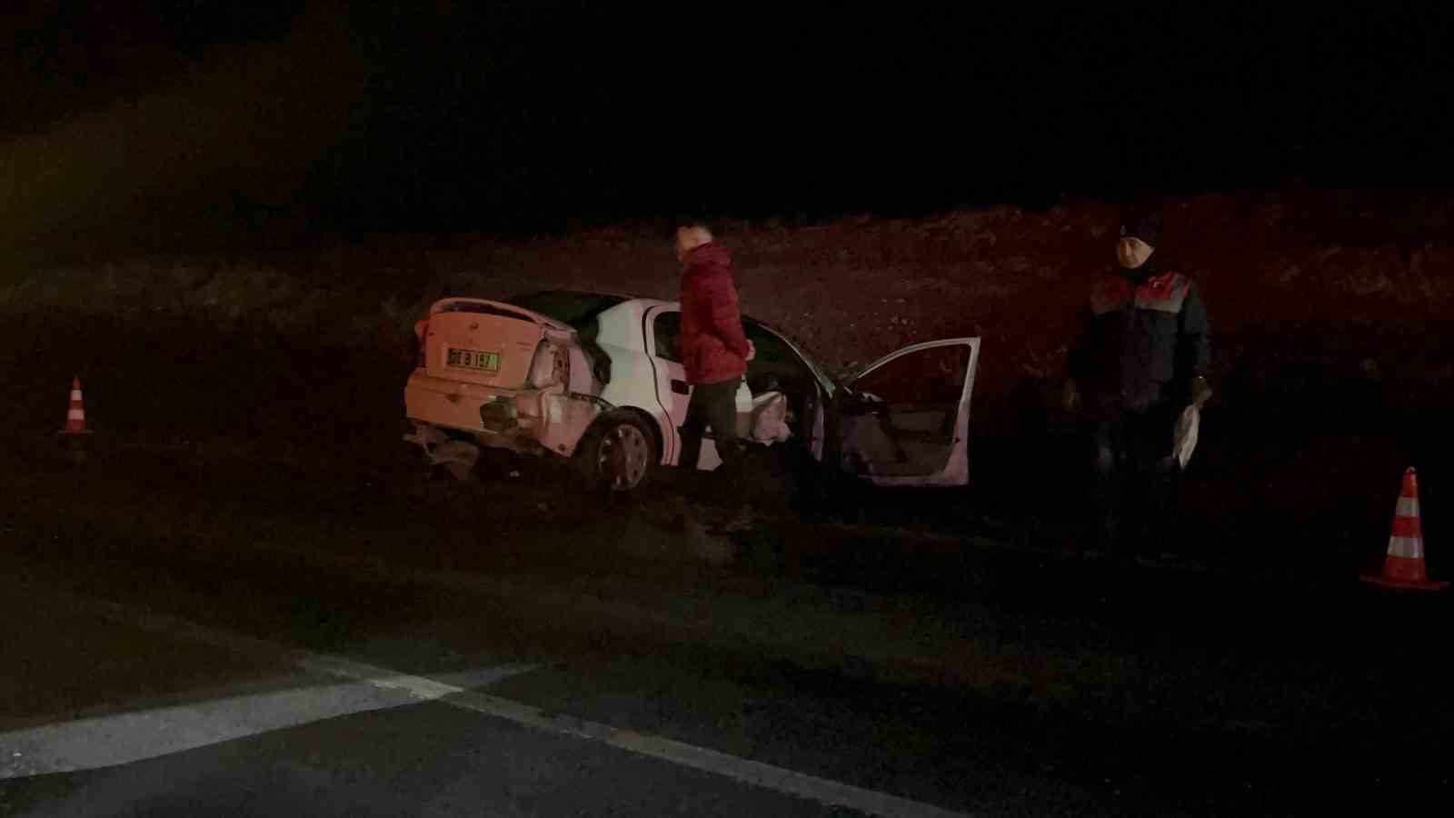 Eskişehir’de iki araç kafa kafaya çarpıştı: 1 ölü, 5 yaralı