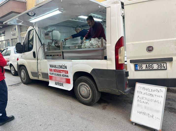 Sürekli tartıştığı dükkan komşusunun taşınmasını lokma döktürüp kutladı