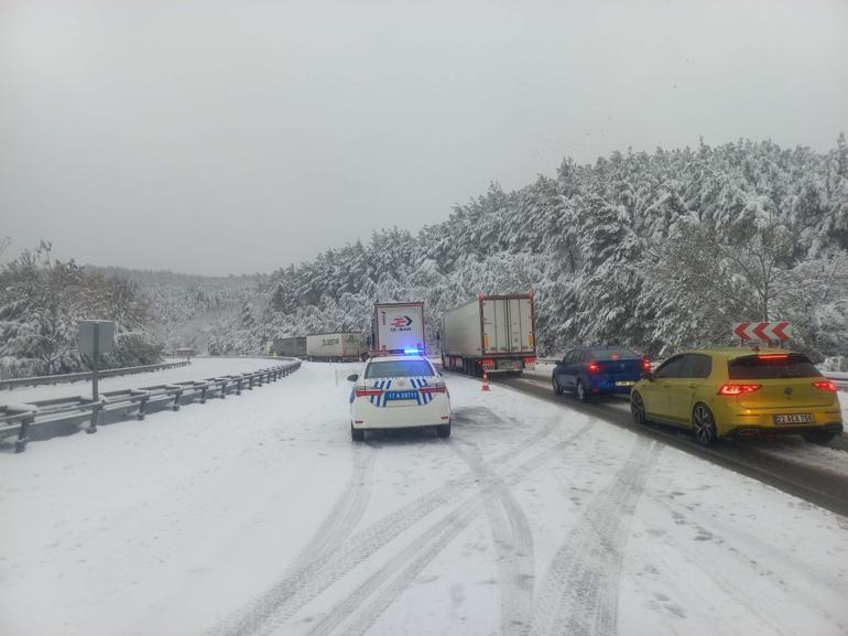 Çanakkale'nin yüksek kesimlerine kar yağdı