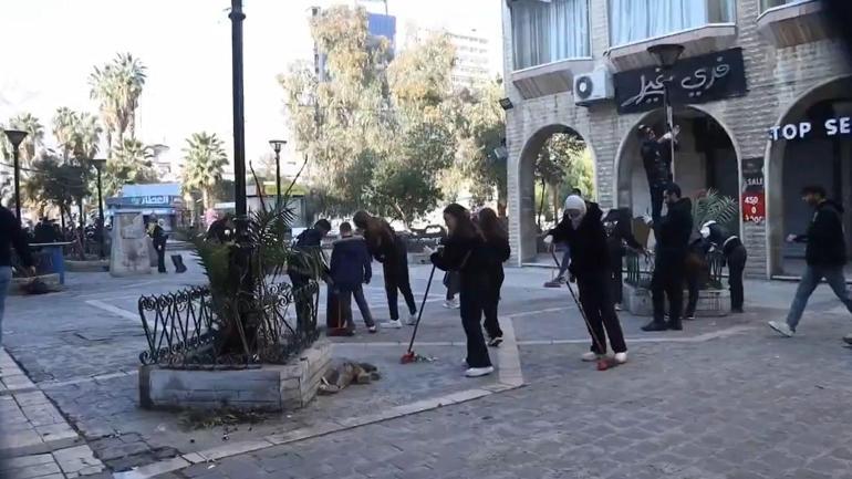 Suriye'nin başkenti Şam'da gönüllüler sokakları temizledi