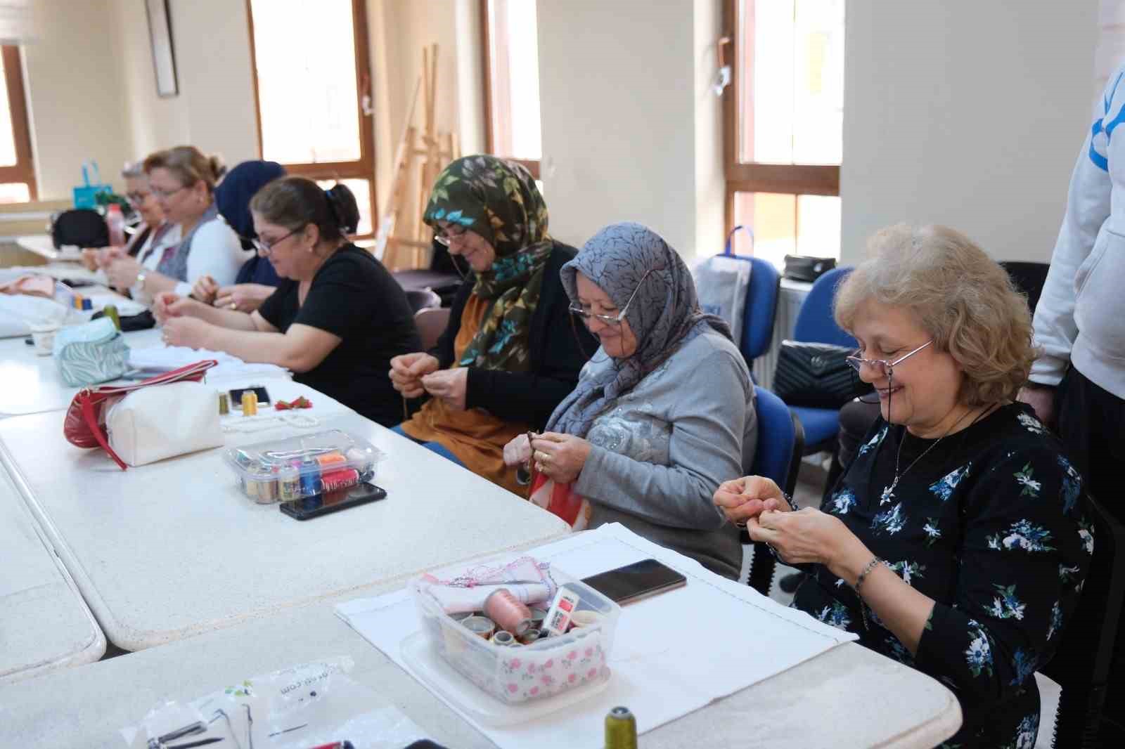 Odunpazarı Belediyesi’nden kadınlara iğne oyası atölyesi