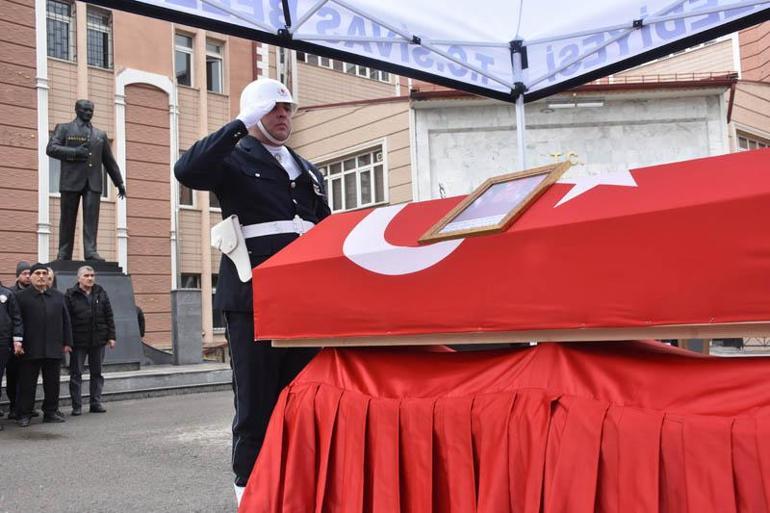 Akciğerine pıhtı atması sonucu hayatını kaybeden polis memuru için tören