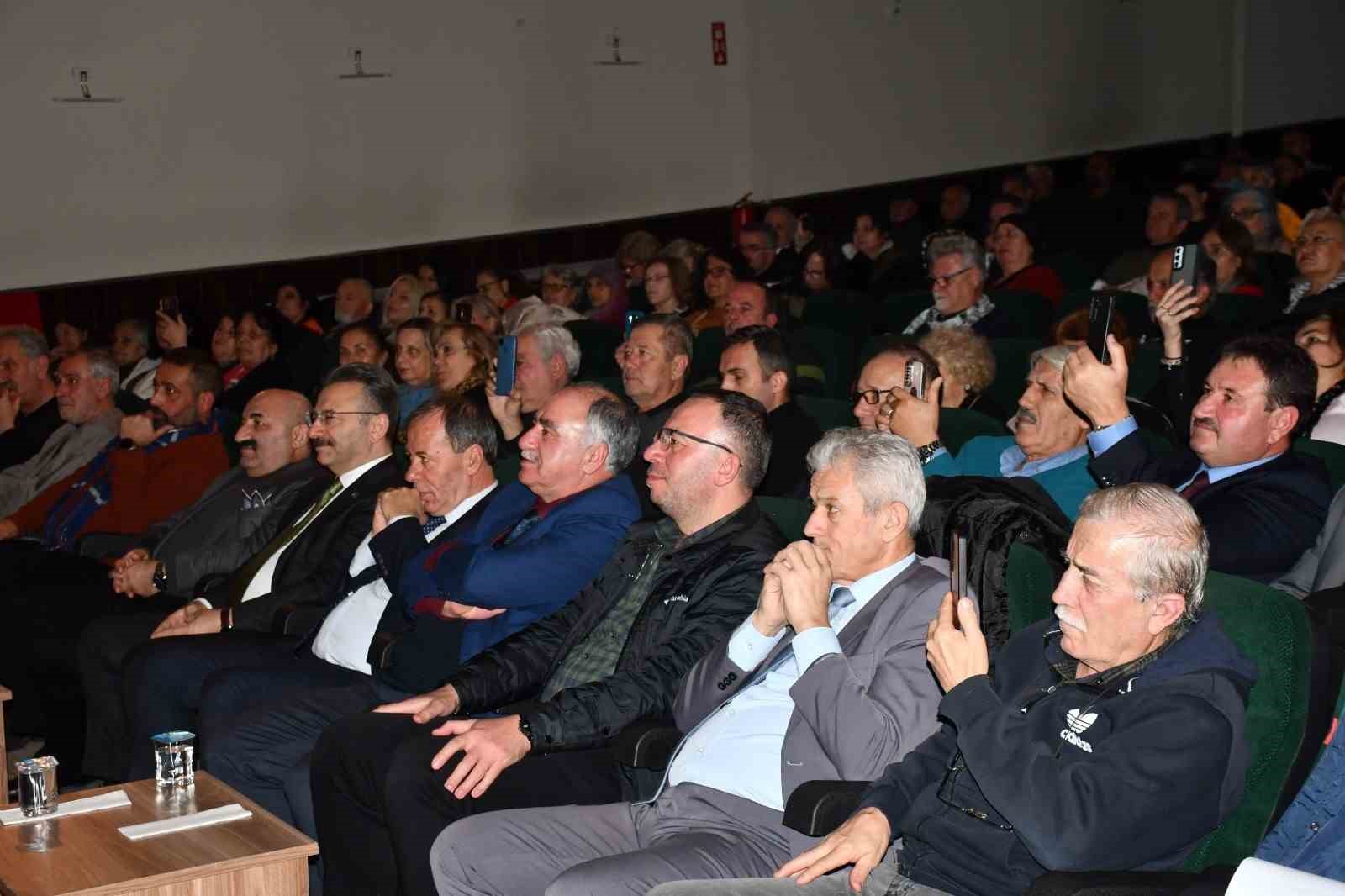 Sanatçı İsmail Gül’ün bestelerinin yer aldığı konser yoğun ilgi gördü